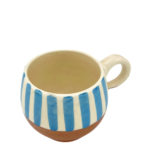 Tasse en céramique artisanale à demi-rayures – Image 2