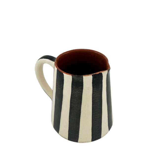 Pichet en céramique rayé noir et blanc, design artisanal fait main, accessoire décoratif ou pour servir, personnalisable.